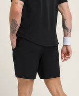 Short Wilson Tournament V2 7'' Black porté en action sur le terrain