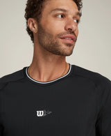 Tee Shirt Wilson Bela Noir porté par un joueur de padel