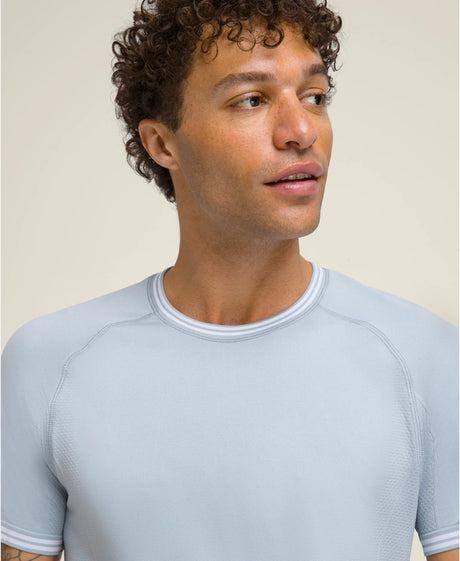 Tee Shirt Wilson Bleu Ciel, légèreté et performance sur le terrain