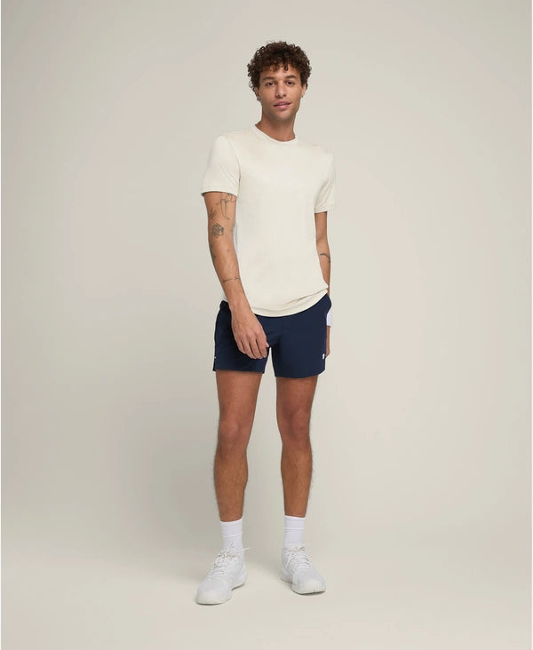 Détail logo sur Tee Shirt Wilson Everyday Performance Sandrift