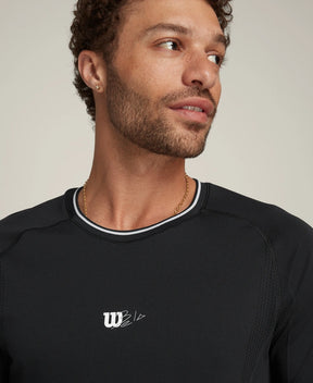 Tee Shirt Wilson Bela Noir porté par un joueur de padel