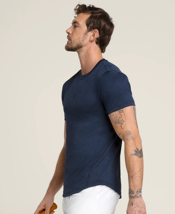 Tee Shirt Wilson Every Performance Navy porté en action sur le terrain
