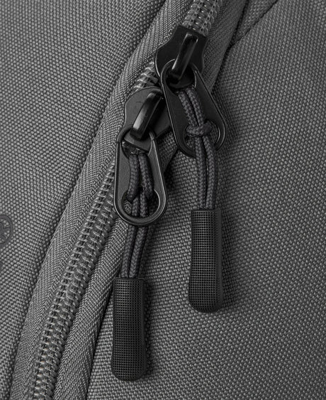 Logo Wilson rouge sur le sac à dos Pro Staff