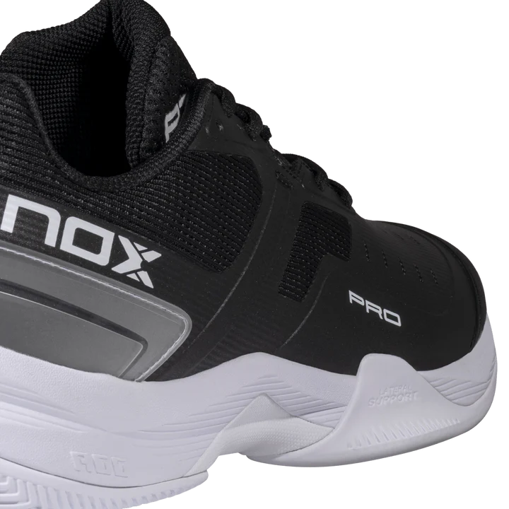Chaussures de padel NOX AT10 Pro Noir / Blanc